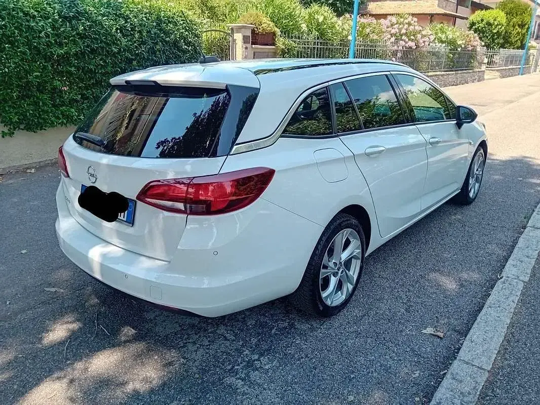 Usata Opel Astra Business Elegance 122 CV (89 kW) 2022 Bianco Utilitaria