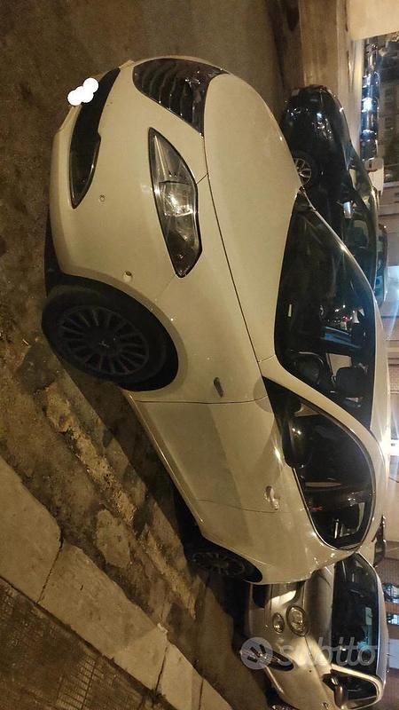 Usata Lancia Ypsilon 85 CV (62 kW) 2014 Bianco Utilitaria