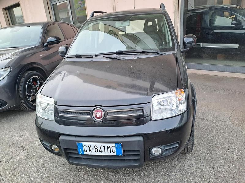 Usata Fiat Panda 4x4 Climbing 74 CV (54 kW) 2012 Nero Utilitaria