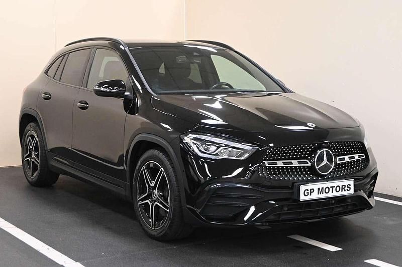 Nero Usata 2023 Mercedes GLA200 Premium SUV | 41.900 € (Buon prezzo) - Immagine 1/4