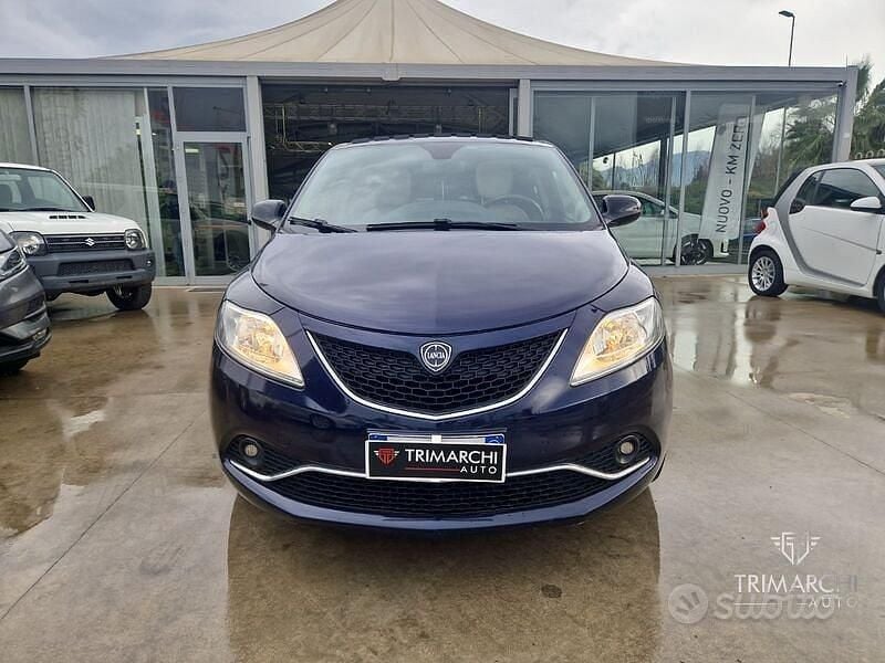 Blu Usata 2015 Lancia Ypsilon S Due volumi | 9000 € (Cara) - Immagine 1/4