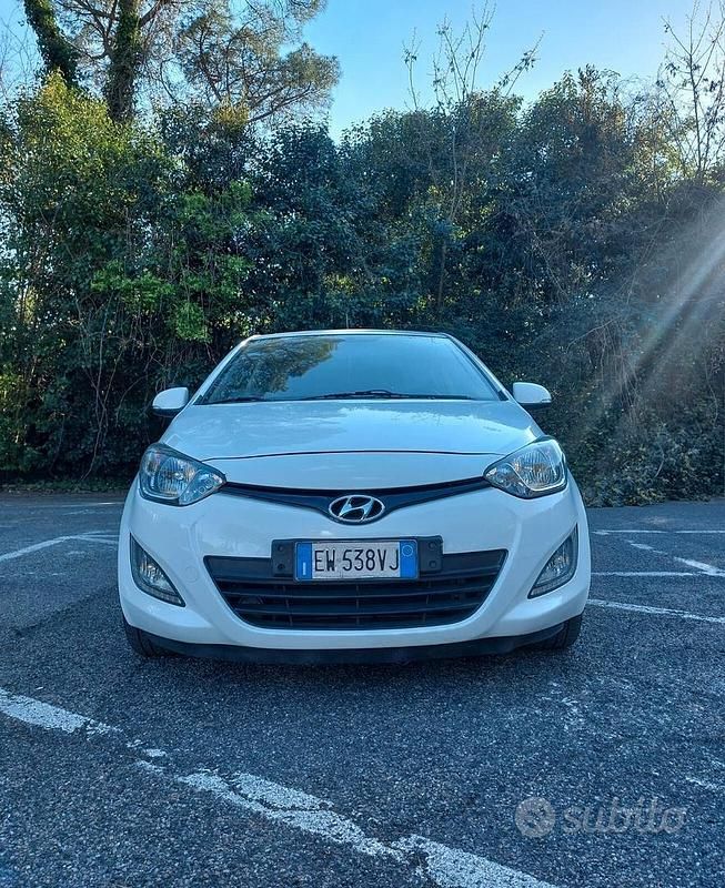 Usata Hyundai i20 Edition 85 CV (62 kW) 2014 Bianco Utilitaria
