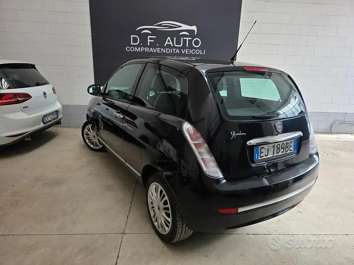 Usata Lancia Ypsilon 69 CV (50 kW) 2011 Nero Utilitaria