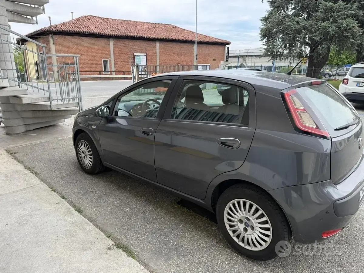 Usata Fiat Punto 75 CV (55 kW) 2010 Grigio Utilitaria