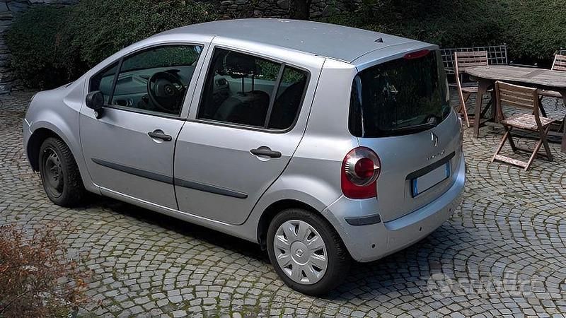 Usata Renault Modus 75 CV (55 kW) 2007 Grigio Monovolume