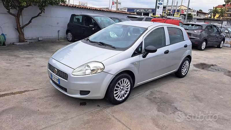 Usata Fiat Grande Punto 75 CV (55 kW) 2013 Grigio Utilitaria