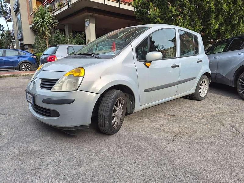 Usata Renault Modus 75 CV (55 kW) 2005 Argento Monovolume