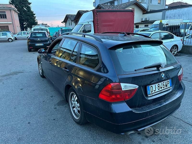 Usata BMW 318 122 CV (89 kW) 2006 Blu Station wagon