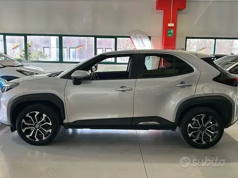 Usata Toyota Yaris Cross Trend 116 CV (85 kW) 2022 Grigio SUV