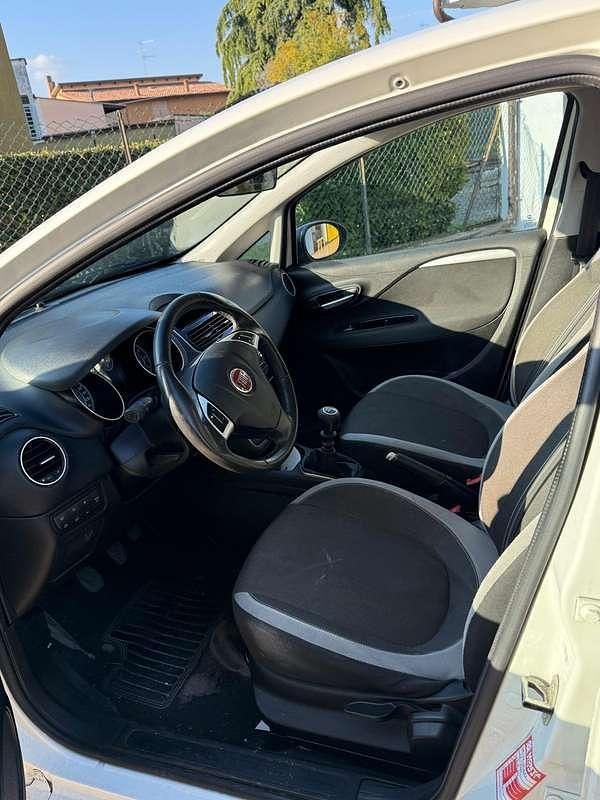 Usata Fiat Punto Easy 77 CV (56 kW) 2012 Bianco Utilitaria