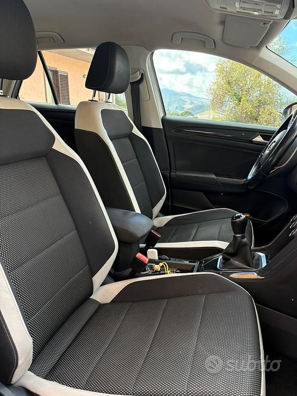 Usata VW T-Roc 116 CV (85 kW) 2020 Bianco SUV