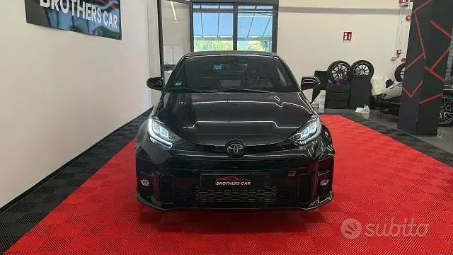 Usata Toyota Yaris 261 CV (191 kW) 2024 Nero Utilitaria