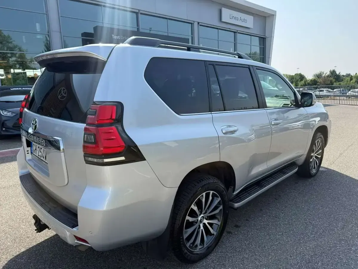 Usata Toyota Land Cruiser Executive 204 CV (150 kW) 2022 Argento SUV