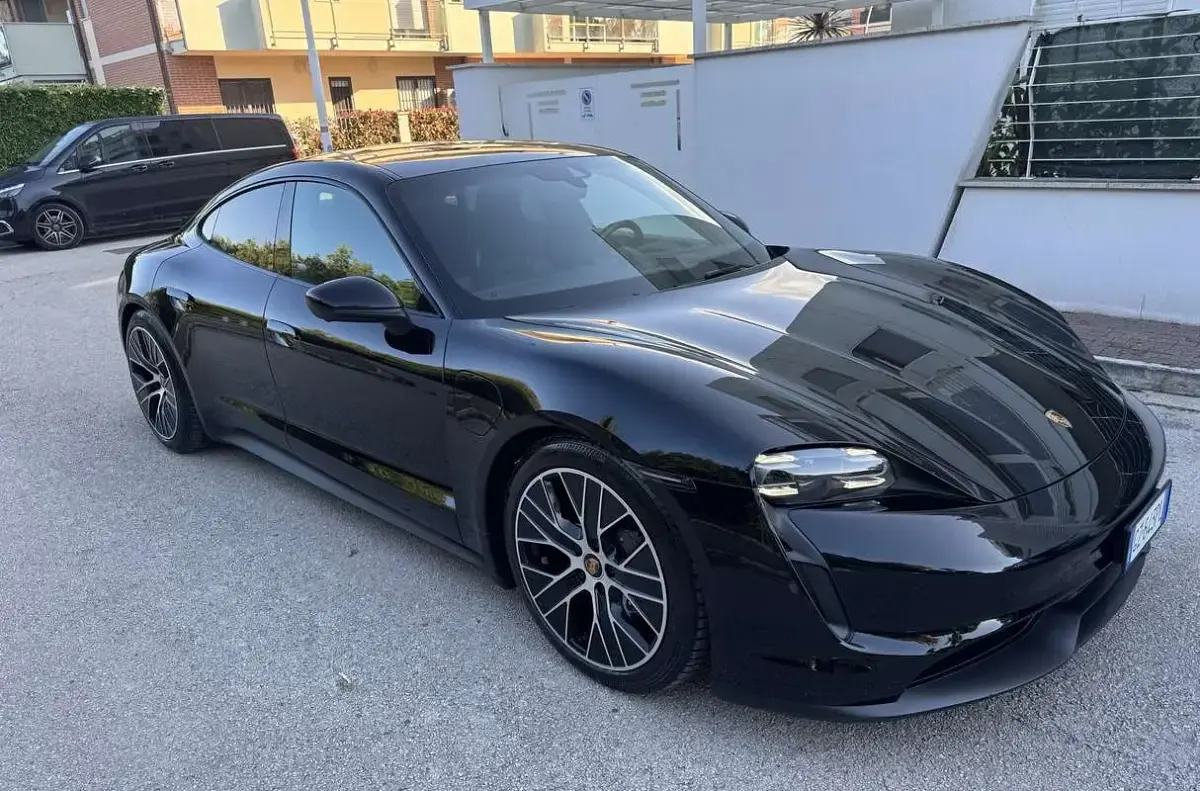 Usata Porsche Taycan Performance Package 139 kW (190 CV) 2023 Berlina