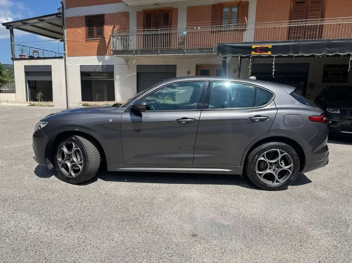Usata Alfa Romeo Stelvio Ti 209 CV (153 kW) 2022 Grigio SUV