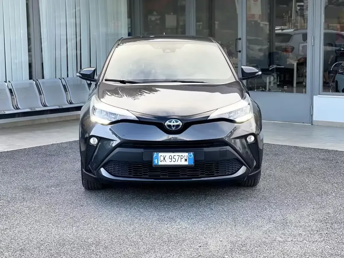 Usata Toyota C-HR 98 CV (72 kW) 2022 Grigio SUV