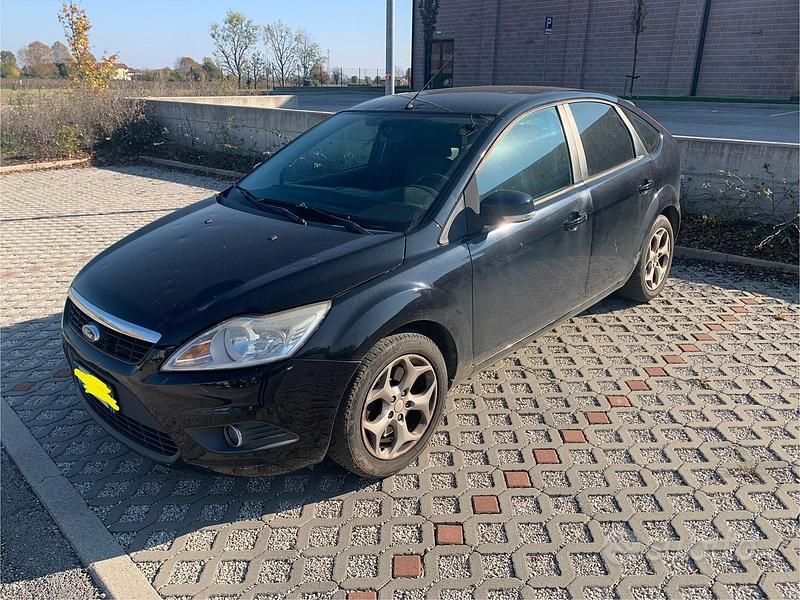 Blu Usata 2009 Ford Focus Tre volumi | 1300 € (Super prezzo) - Immagine 1/4