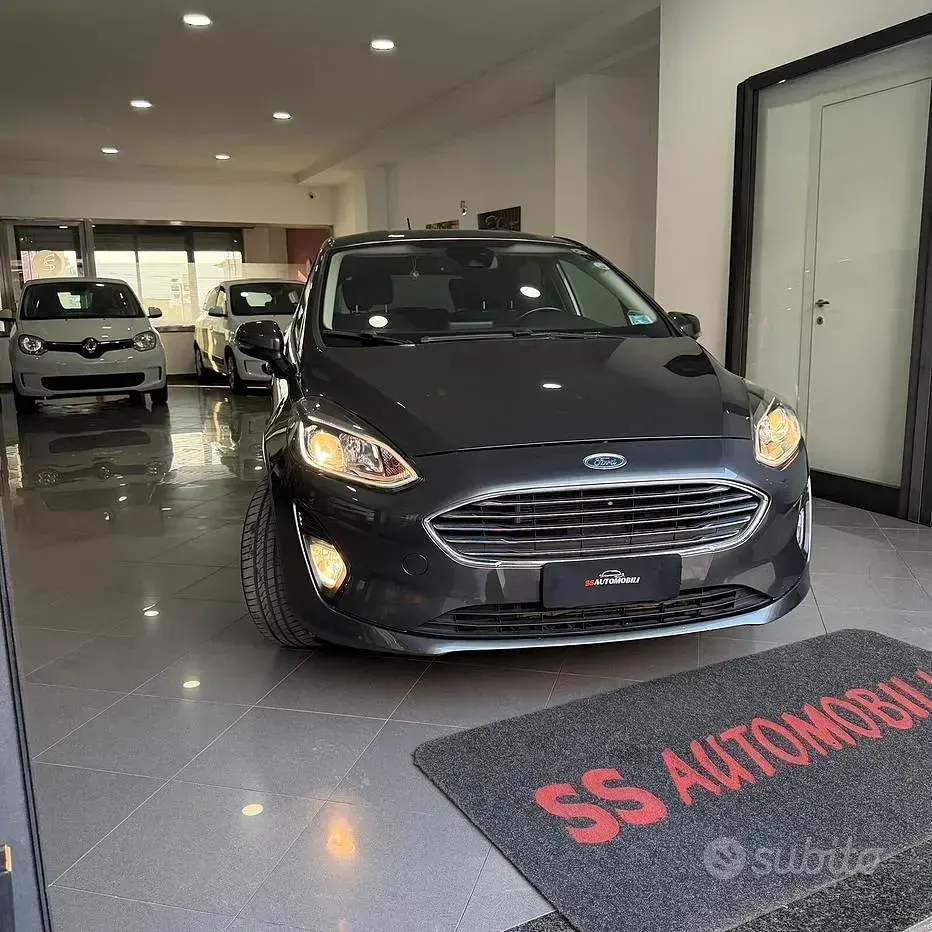 Usata Ford Fiesta 75 CV (55 kW) 2019 Grigio Utilitaria