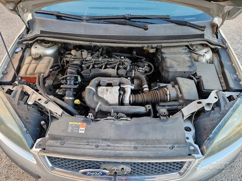 Usata Ford Focus 90 CV (66 kW) 2006 Grigio Utilitaria