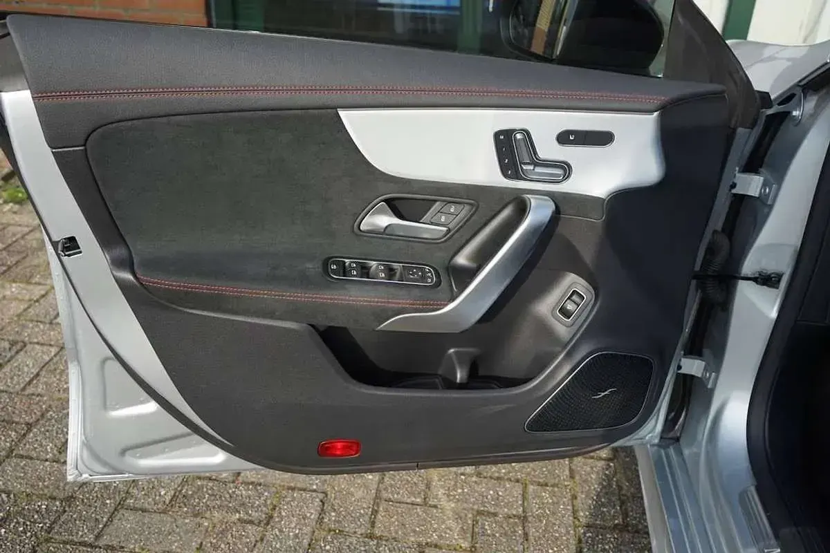 Usata Mercedes CLA180 136 CV (100 kW) 2024 Grigio Berlina