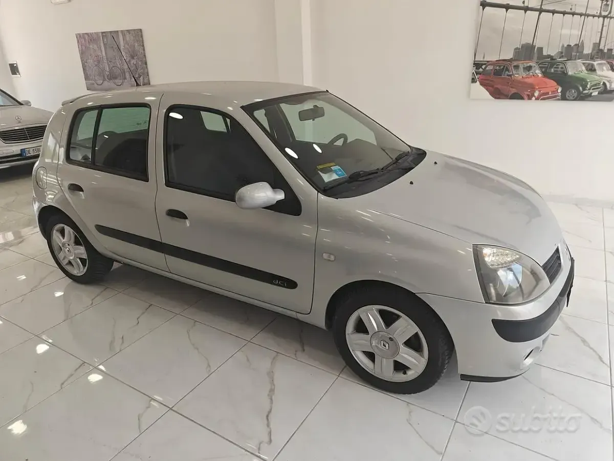 Usata Renault Clio II 65 CV (47 kW) 2004 Bluazzurro Berlina
