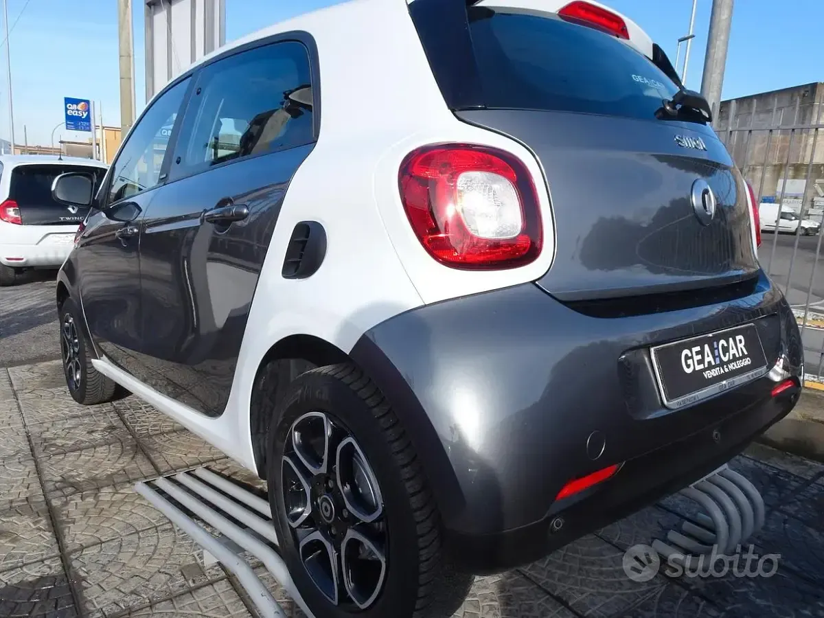 Usata Smart ForFour Passion 90 CV (66 kW) 2019 Grigio Utilitaria