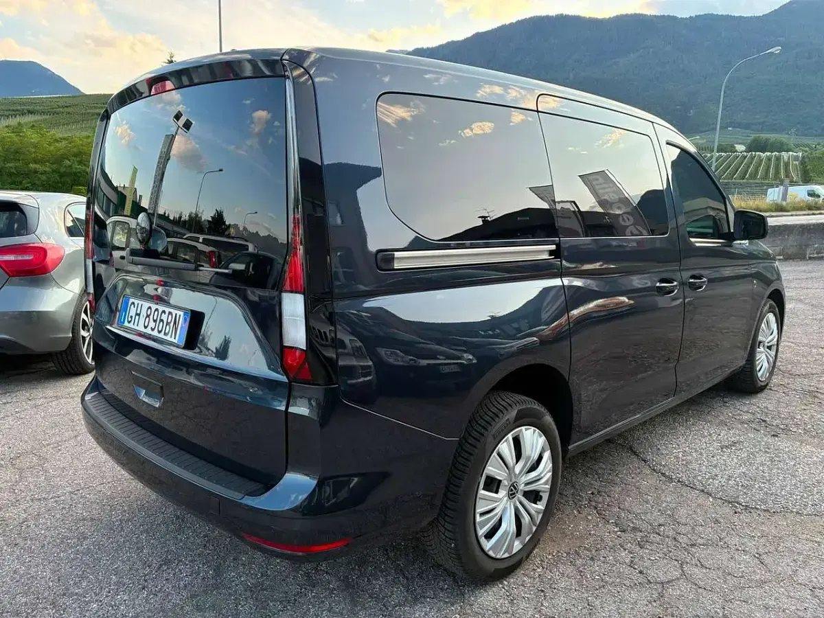 Usata VW Caddy Maxi 122 CV (89 kW) 2022 Blu/azzurro Monovolume