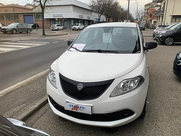 Usata Lancia Ypsilon Silver 69 CV (50 kW) 2020 Bianco Utilitaria