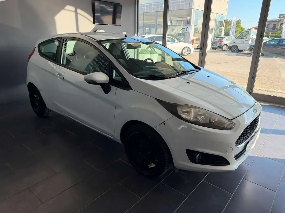 Usata Ford Fiesta Titanium 75 CV (55 kW) 2013 Other Berlina