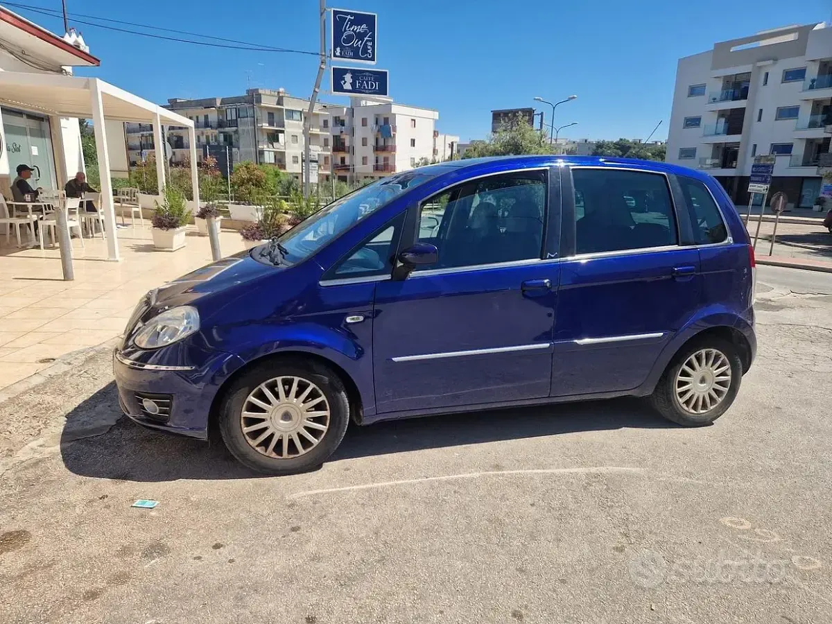 Usata Lancia Musa 90 CV (66 kW) 2008 Blu Monovolume