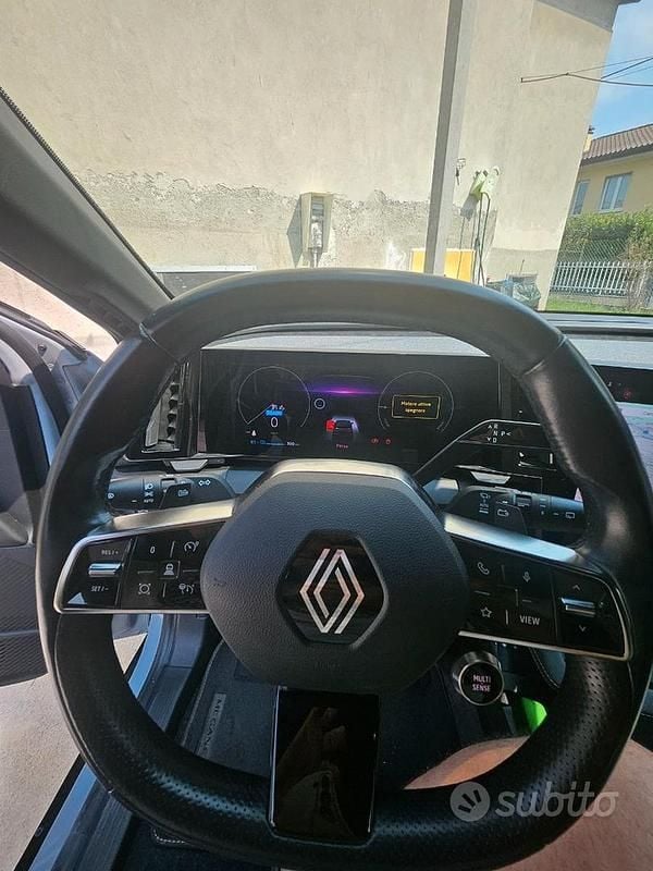 Usado Renault Megane E-Tech 161 kW (220 CV) 2024 Gris Berlina