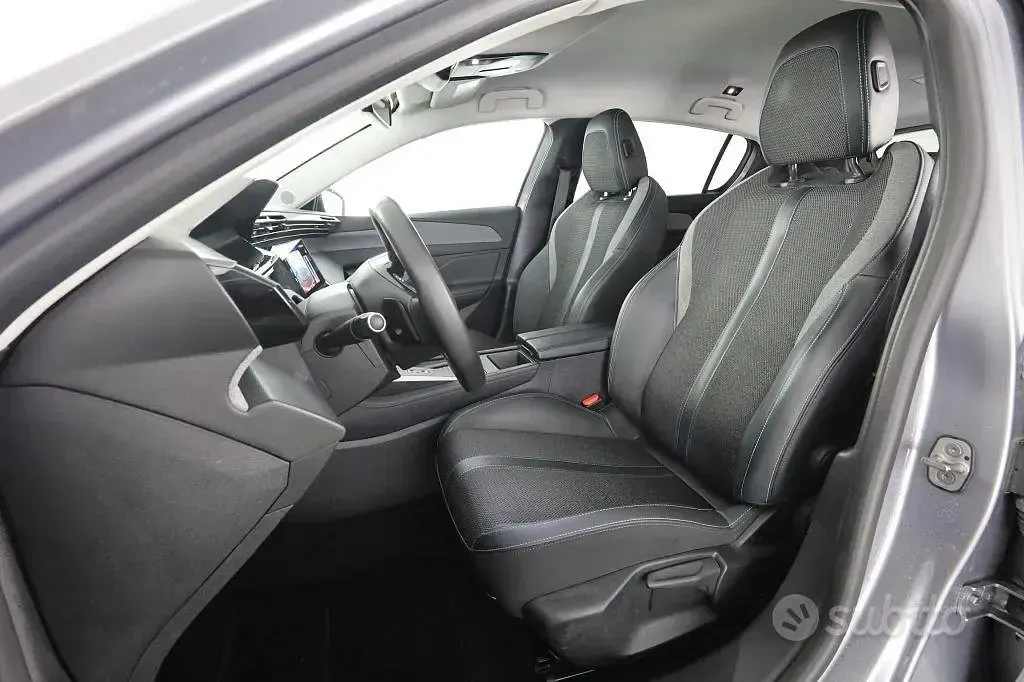Usata Peugeot 308 Allure 131 CV (96 kW) 2024 Grigio Berlina