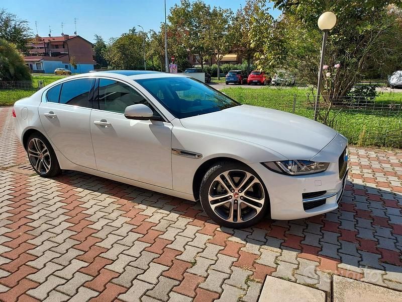 Usata Jaguar XE 179 CV (131 kW) 2018 Bianco Berlina