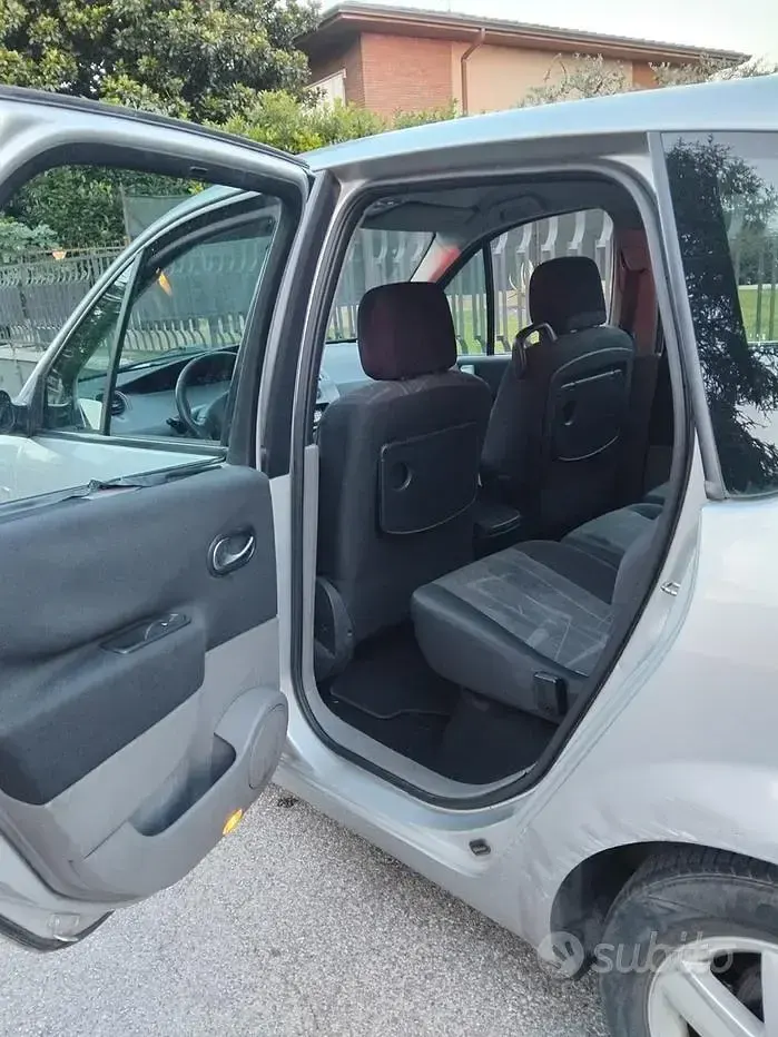 Usata Renault Scénic 130 CV (95 kW) 2006 Grigio Monovolume