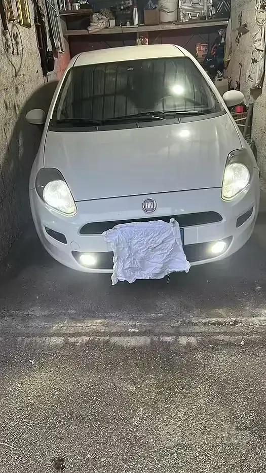 Usata Fiat Grande Punto 77 CV (56 kW) 2012 Bianco Utilitaria