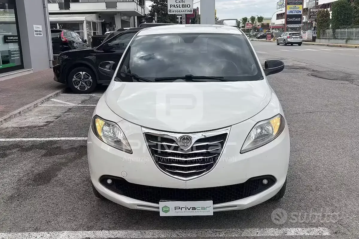 Usata Lancia Ypsilon 85 CV (62 kW) 2013 Bianco Utilitaria