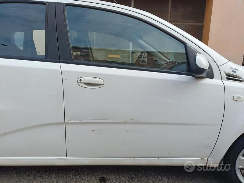 Usata Chevrolet Aveo 84 CV (61 kW) 2011 Bianco Berlina