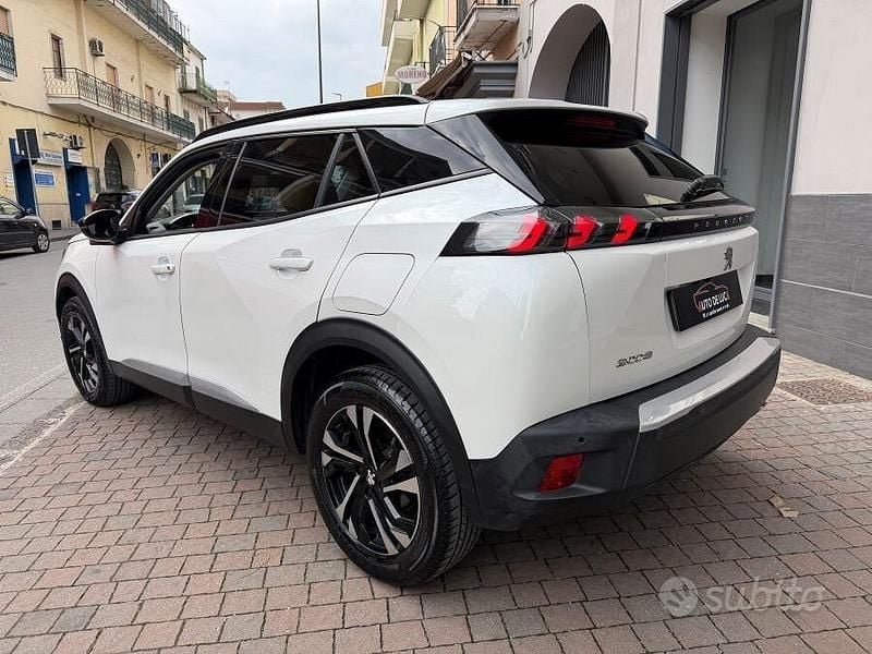 Usata Peugeot 2008 Allure 130 CV (95 kW) 2023 Bianco SUV