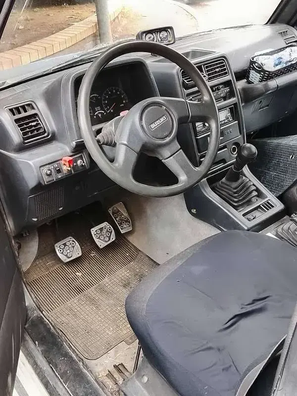 Usata Suzuki Vitara 82 CV (60 kW) 1992 Nero SUV
