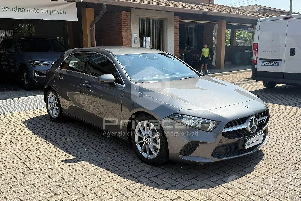 Usata Mercedes A180 116 CV (85 kW) 2019 Grigio Utilitaria