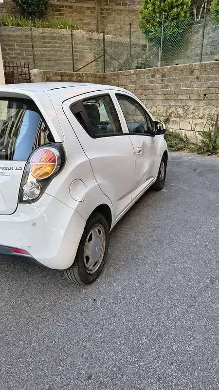 Usata Chevrolet Spark LS 68 CV (50 kW) 2011 Bianco Utilitaria