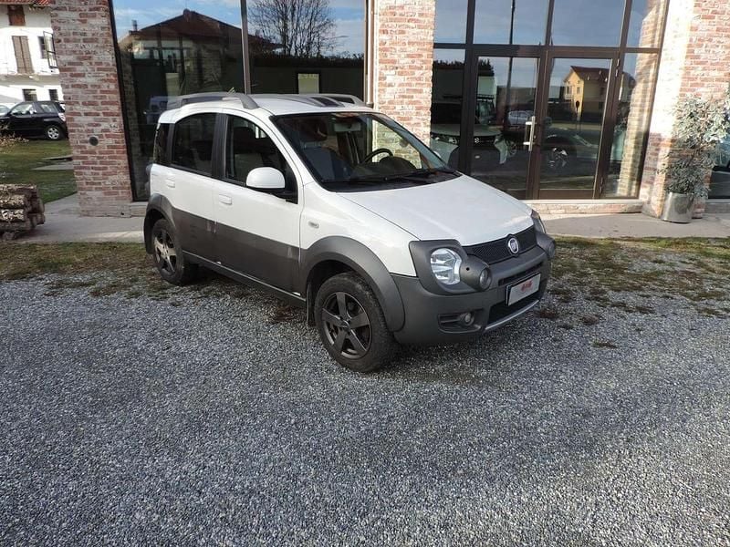 Bianco Usata 2011 Fiat Panda 4x4 Cross Due volumi | 5500 € (Buon prezzo) - Immagine 1/4