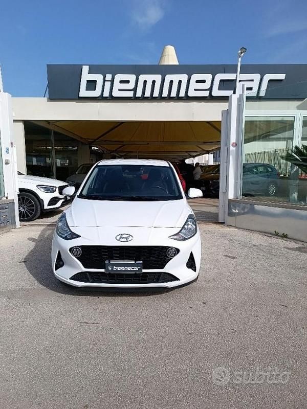 Usata Hyundai i10 67 CV (49 kW) 2023 Bianco Utilitaria