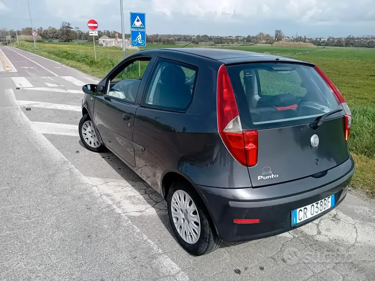 Usata Fiat Punto 60 CV (44 kW) 2004 Utilitaria