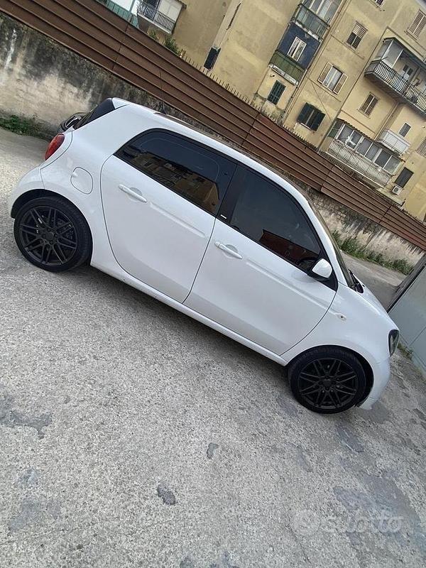 Begagnad Smart ForFour 2016 Vit Halvkombi