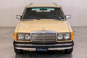 Usata Mercedes 300 90 CV (66 kW) 1979 Beige Station wagon
