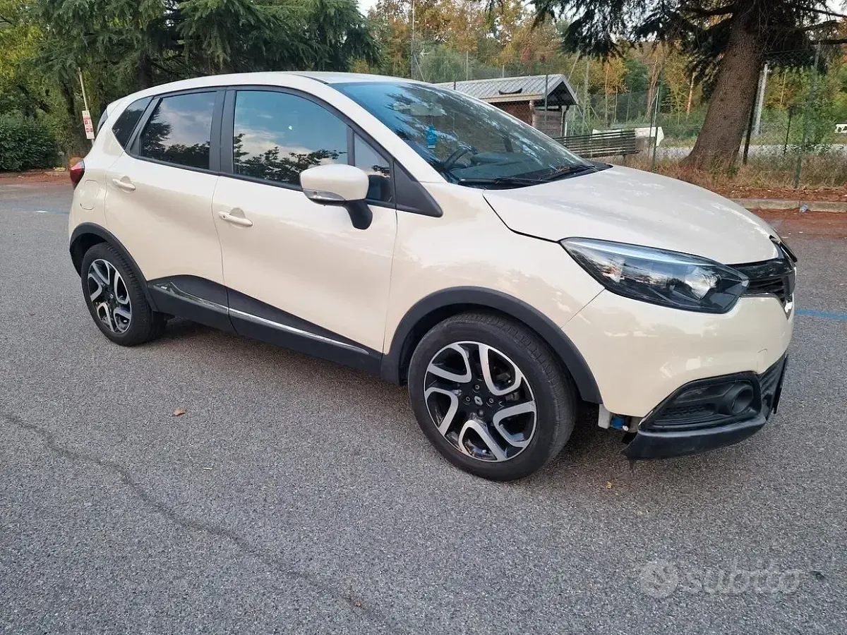 Usata Renault Captur 90 CV (66 kW) 2015 Beige SUV