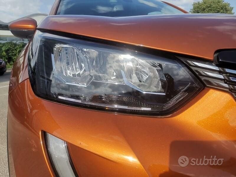 Usata Peugeot 2008 Allure 102 CV (75 kW) 2021 Arancione SUV