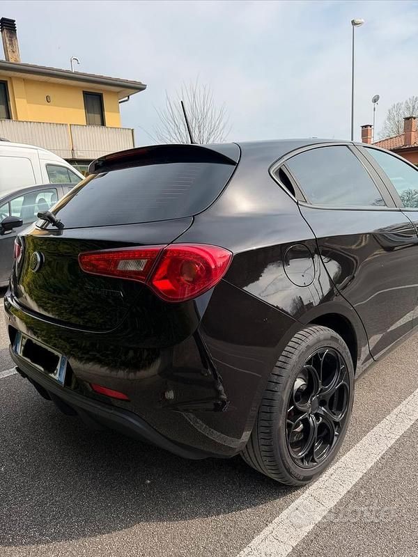 Usata Alfa Romeo Giulietta 120 CV (88 kW) 2016 Nero Utilitaria