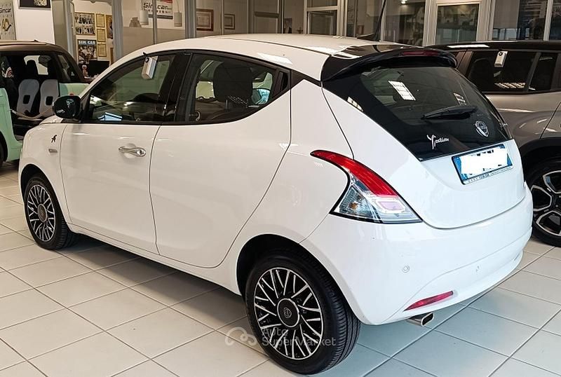 Usata Lancia Ypsilon 69 CV (50 kW) 2023 Bianco Utilitaria